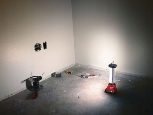 LATARKA-WARSZTATOWA-MILWAUKEE-M18LL-LAMPA-LED-AKU-Marka-Milwaukee.jpg