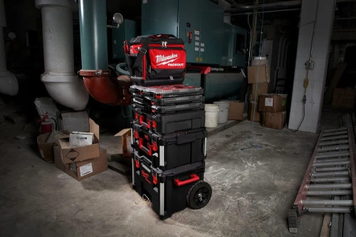 Torba-zamknieta-termoizolacyjna-packout-Milwaukee-Dlugosc-43-cm.jpg